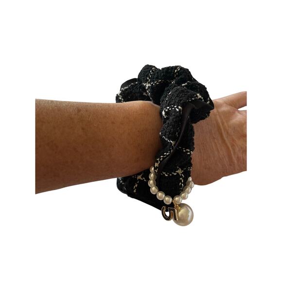 Noir Tweed Pearl Scrunchie - Picture 5 of 5